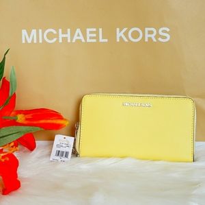 Michael Kors Jet Set Travel Large Wallet/Wristlet
